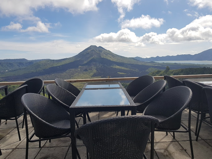 Sari Mountain View Restaurant – Best Traditional Dining Experience